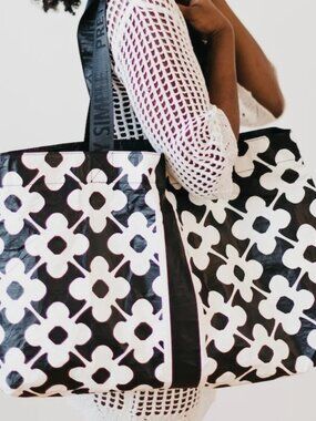 Large Kona Cove Tyvek Splashproof Beach Zipper Tote